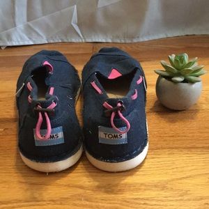 Women’s Size 9 Toms🌈